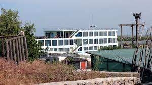 Sat de pescari, situat aproape de mare. Utopia Balcanica Nordul Dobrogei Chiar E AltÄ Mancare De Peste Ii