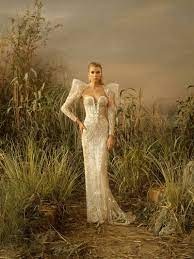 Atelier Versace Goes Luxe With Fall 2019 Collection Versace Wedding Dress Atelier Versace Versace Dress