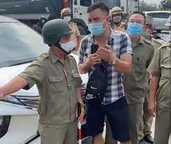 Lê chí thành bị tước quân tịch hồi tháng 7/2020 và được biết đến là youtuber với nhiều clip tự xưng giám sát lực lượng cảnh sát gây tranh cãi trên mạng xã hội. L 5fase3t 1fnm