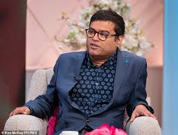 Supriya kumar paul sinha (born 28 may 1970) is an english comedian, broadcaster and quiz player of indian descent. Chase Star Paul Sinha Shares Hilariously Drunk Video Of His Marriage To Olly Levy Fr24 News English