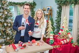 Friday December 21st 2018 Home Family Hallmark Channel Home And Family Crafts Christmas Decorations Diy Outdoor Home And Family Hallmark