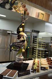 Epingle Par Jason Mak Sur Chocolate Showpiece Sculptures En Chocolat Pieces En Chocolat Deco Chocolat