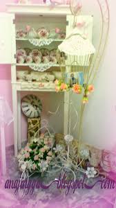 Pada masa itu iklan dalam bahasa melayu lahir sebagai terjemahan daripada iklan dalam bahasa inggeris, maka kebanyakan iklan adalah sangat berbau inggeris. Hiasan Rumah Tema Inggeris