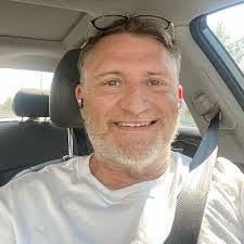 Dianne Neu's Instagram, Twitter & Facebook