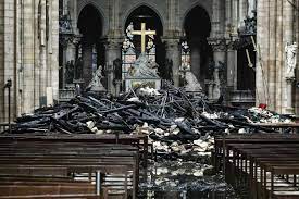 Notre dame fcu is part of a shared branching network with over 30,000 atms and over 4,000 branches nationwide, where you are able to access your notre dame fcu account for deposits and. Notre Dame So Beschadigt Ist Die Kathedrale In Paris Von Innen