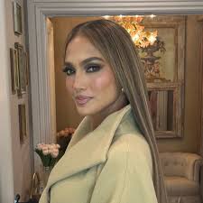 The 6 Best Petite Shopping Tips If You're 5'4 and Under