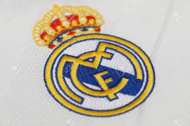 Les rumeurs disent que zinédine zidane réclame kepa arrizabalaga en janvier, et que pep guardiola souhaite keylor varane (4) : Real Madrid 2017 Logo
