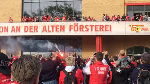 Die feierlichkeiten zum einzug in die conference league mit union berlin sind für offensivstar max kruse von einer rassistischen beleidigung gegen seine freund . Dv2cd6z5ila0zm