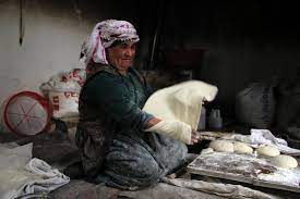 asirlik tandirlar bayram icin yanacak turklerin geleneksel olarak tukettigi ekmek cesitlerinden biridir tandir ekmegi tandir ekmeginin yani yaya turkler