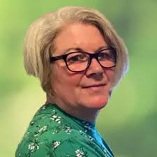 Deanne Salmon's Instagram, Twitter & Facebook