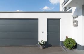 Garagen dienen häufig nicht nur als parkplatz für das auto, sondern bieten auch raum für die heimische werksstatt. Garagentore Und Nebenturen Nordwest Tore