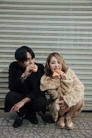 Không chỉ có giọng ca hay, đạt g còn có phong cách ăn mặc bụi bặm và gương mặt khá ngông cuồng. Ä'áº¡t G Du Uyen Háº¡ Bá»‡ Nhau Sau Chia Tay Láº¡i Kho Váº½ Ná»¥ CÆ°á»i Vá»›i Nhau Baogiaothong Vn