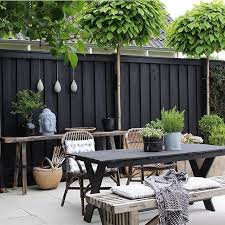 Gleicher Zaun Aber In Grauer Holzfarbe Abe Abe Aber Gleicher Grauer Holzfarbe Kaminzimmer Backyard Garden Diy Backyard Fences Fence Design