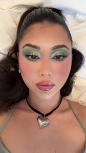 🧙‍♀️🧹💚 #fairymakeup #witchmakeup #glittereyeshadow #glittermakeup  #greenmakeup #greeneyeshadow #greeneyeshadowlook #shimmermakeup  #eyemakeupideas #creativemakeup #shimmerymakeup
