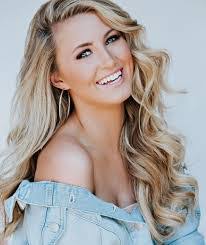 Nicole Bustos's Instagram, Twitter & Facebook