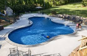 Etwas Das Sie Uber Swimmingpool Designs Wissen Mussen Ingroundpool Terrasse Aussen Innen Backyard Swimming Pool House Swimming Pools Small Swimming Pools