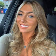 Courtney Kirk's Instagram, Twitter & Facebook