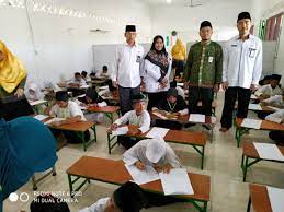 Maybe you would like to learn more about one of these? 1 461 Santri Madrasah Diniyah Ikuti Ujian Akhir Bersama Nasional