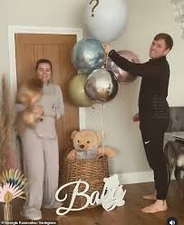 For years, fans have been watching georgia kousoulou and tommy mallet's relationship unfold on the only way is essex, and now, after all their ups and downs, the couple is happy to announce that they're now expecting their first child. Towie S Georgia Kousoulou Reveals She And Boyfriend Tommy Mallet Are Expecting A Baby Boy Daily Mail Online