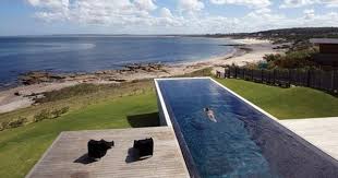 Playa Vik Jose Ignacio By Carlos Ott It Features A Cantilevered Swimming Pool That Projects 10m Into The Ai Amazing Swimming Pools Swimming Pools Outdoor Pool