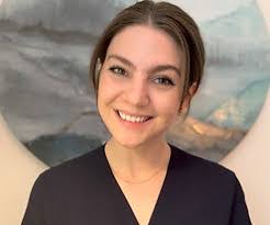 Lisa Lariviere's Instagram, Twitter & Facebook