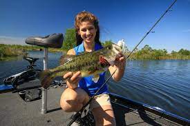 My love for fishing stemmed from those early mornings on the boat with my father and uncle. Grosser Mund Bass Fishing With Plastic Worm Koder Redaktionelles Foto Bild Von Griff Offnung 153794586