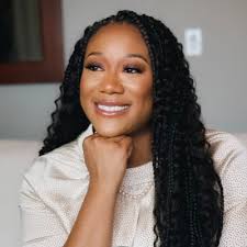 HOW TO MAKE 6-FIGURES ON LINKEDIN IN 1 YEAR (as a Coach or Consultant)  After losing my job in 2017, I decided to pursue my business full-time. I  went from ZERO income