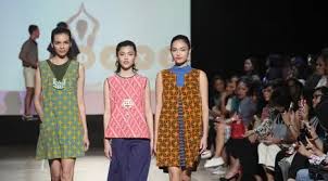 Yuk belajar asyik lewat beberapa kursus online berikut, genk. 6 Desainer Sulap Batik Menjadi Lebih Modern Hingga Go Internasional Fashion Fimela Com