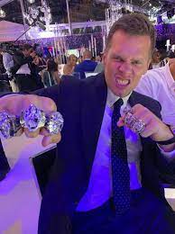 Please enjoy tom brady's epic fail of a tackle over and over again pic.twitter.com/0d5uxvgbon. Psbattle Tom Brady Throwing Hands With His 6 Rings Photoshopbattles