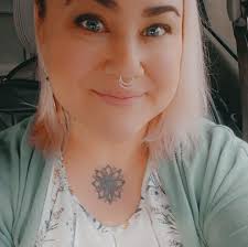 Evansville Kids Center will be open tomorrow giving out free new clothing  to kids in the community from our wonderful sponsors! 🧢🧣👗👕🧦🩳 The  center will be open from 10am to Noon &