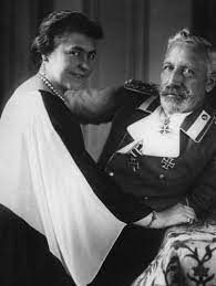 Princesa hermine reuss (línea elder) de greiz ( alemán : Kaiser Wilhelm Ii And Hermine Reuss Greiz Dating Gossip News Photos