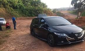 Anjing kencing di tayar kereta. Lembu Disumbat Dalam Kereta Honda Suara Merdeka