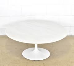 Saarinen tulip table with white, black, or matte silver lacquered cast aluminum base and choice of laminate, marble, or ceramic top. Round Marble Coffee Table By Eero Saarinen For Knoll International 70471