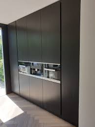 in hoorn hebben we deze keuken geplaatst hoge kastenwand is voorzien van diepfineer gelakt in ral 9004 deze fronten z keuken kastenwand keuken keuken design