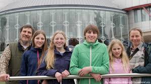 Demnach greift in den meisten bundesländern die schulpflicht nicht nur bis zum 18. Homeschooling Und Freilernen Eltern Gegen Schulpflicht Deutschland Dw 10 01 2019