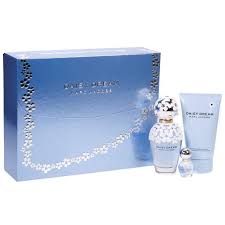 Marc jacobs daisy dream perfume, 3.4 oz, was released in 2014 as a lighter version of marc jacobs daisy perfume, one of the brand's most beloved original fragrancesâ designed for women; Marc Jacobs Daisy Dream Gift Set 100ml Edt 150ml Body Lotion 4ml Edt