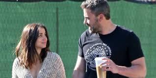 Μια άκρως ειλικρινή συνέντευξη έδωσε ο ηθοποιός μπεν άφλεκ μιλώντας στους new york times με αφορμή την νέα του ταινία «ο δρόμος της επιστροφής». O Mpen Aflek Einai Zeygari Me To Neo Koritsi Toy Tzeims Mpont Thn Koyklara Ana Nte Armas Eikones Zwh Iefimerida Gr