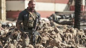 Esquire participa en varios programas de afiliación de marketing, lo que significa que esquire recibe comisiones de las compras hechas a través de los links zack snyder no descarta una secuela oficial de la película de netflix el 'ejército de los muertos' si funcionan también la precuela 'ejército de los. Dave Bautista Ejercito De Los Muertos Hubiese Sido Un Desastre Si No Hubiesemos Tenido Una Gran Quimica Noticias De Cine Sensacine Com