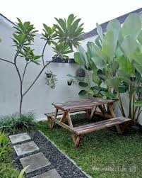 Itulah beberapa tips desain taman rumah minimalis modern yang dapat anda aplikasikan pada halaman depan ataupun halaman belakang rumah anda. Mungil Tapi Cantik Desain 25 Taman Minimalis Di Teras Depan Rumah Yang Sederhana