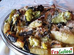 Scolate la pasta, conditela con poco ragù, imburrate una teglia e versateci metà della pasta il pasticcio alla greca è pronto quando è ben dorato in superficie. Pasticcio Di Pasta E Broccoli Ricetta Di Fragolosi