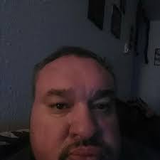 Russell Lind's Instagram, Twitter & Facebook