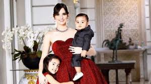 Kehidupan nia ramadhani tak pernah luput dari sorotan publik. Sudah Turun Harga Baju Bekas Anak Nia Ramadhani Tetap Kemahalan Fashion Beauty Liputan6 Com