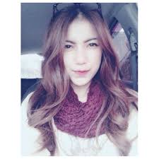 Ngintip Cewe Cantik Lagi Iseng Sendirian di Kamar, Namanya Larra. Masuk  Gan!