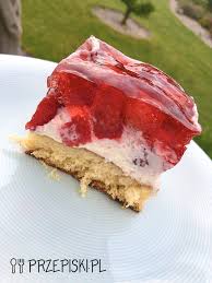 Tarta z truskawkami i serkiem mascarpone. Puszyste Ciasto Z Truskawkami Mascarpone I Galaretka