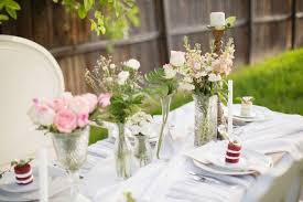 Noeuds de chaise de mariage en lin. Idees Deco 6 Facons D Utiliser Du Cristal Dans Votre Decoration De Mariage My Fair Party