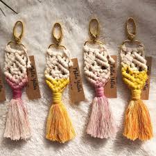 Gulcan Soydemir Hanging On The Wall Instagram Fotograflari Ve Videolari Gift Packaging Diy Diy Teacher Gifts Macrame Diy