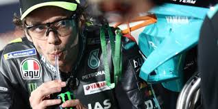 Jun 28, 2021 · tatap paruh kedua motogp 2021, ini target valentino rossi disebutkan hubungan maverick vinales dan yamaha semakin memburuk usai sang pembalap menjalani balapan motogp jerman dengan hasil negatif. Valentino Rossi Findet Einigen Jungen Motogp Fahrern Fehlt Es An Respekt
