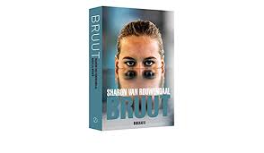 De ultieme beloning volgt in 2016 met de olympische titel op de 10 kilometer openwaterzwemmen in rio de janeiro. Sharon Van Rouwendaal Bruut Weber Natasja Amazon De Bucher