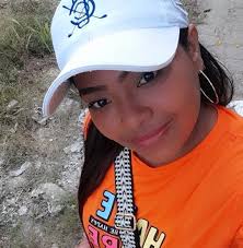 Ella es Claudia Obando y, luego de 5 años de lucha contra el cáncer de  seno, hoy vuelve a volar con nosotros 🔝✈️👏🏼 Claudia es una de las  tripulantes más experimentadas, comenzó