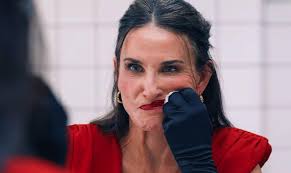 Demi Moore ne Critics Choice Awards mein Best Actress ka award jeeta! :  r/oscarrace